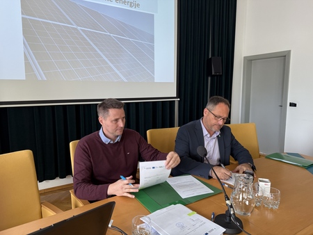 Podpis pogodbe za Občino Dravograd, župan Anton Preksavec